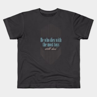 He who dies with the most toys still dies, 90s inspired Kids T-Shirt